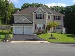 886 Walnut Pl, Lake Hopatcong, NJ 07849
