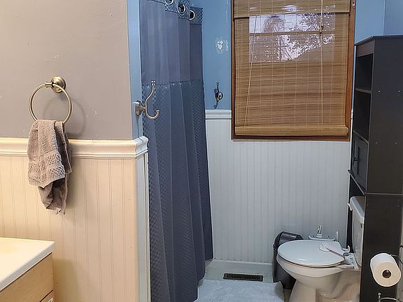 4th image of 105 Mountain View Dr