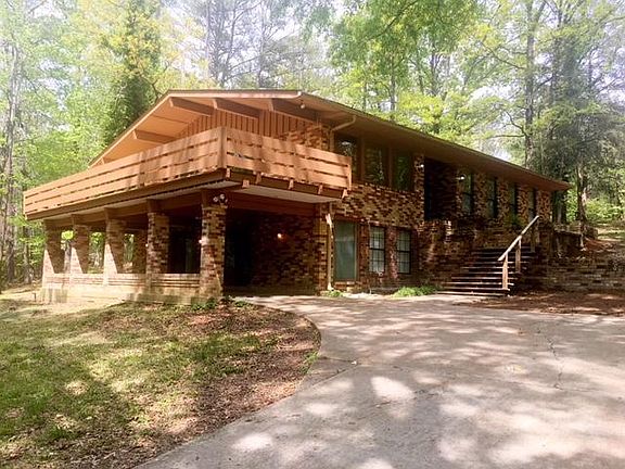 4th image of 396 Cambridge Dr