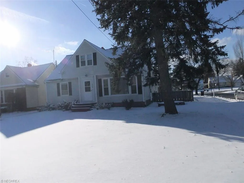 960 Richmond Rd photo 1