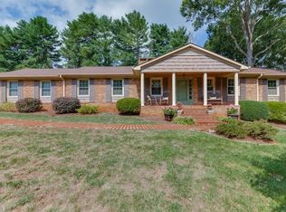 3630 Grandview Club Rd, Pfafftown, NC 27040