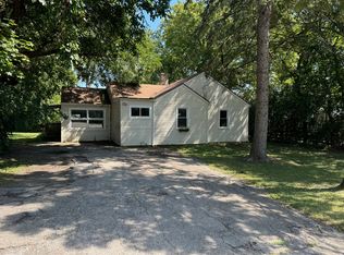 905 Greenwood Rd, Glenview, IL 60025