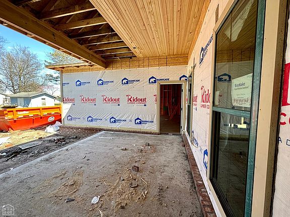 3rd image of 608 Beauchamp St
