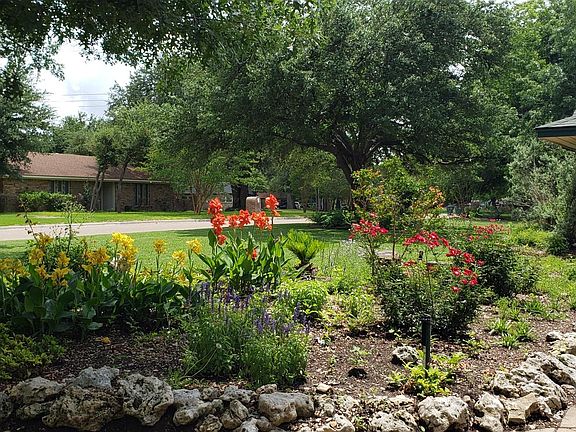 4th image of 3004 Oakridge Dr