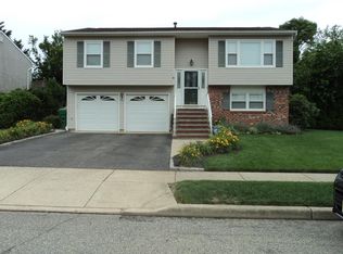 10 Wisteria Pl, Howell, NJ 07731