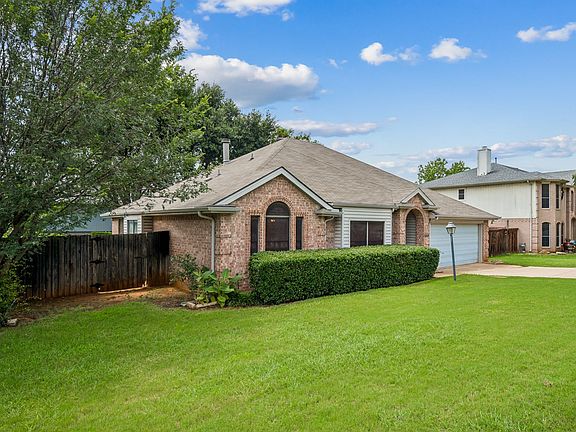2nd image of 2612 Fountainview Dr