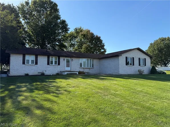 5319 Tanglewood Dr NE, Louisville, OH 44641