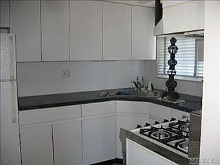 3rd image of 235 Jefferson Ave