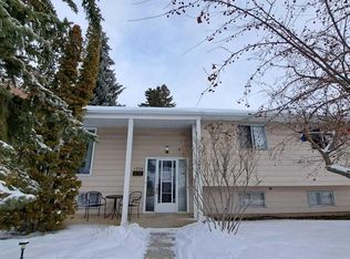 1356 W Southdale Cres SW, Calgary, AB T2W 1W2