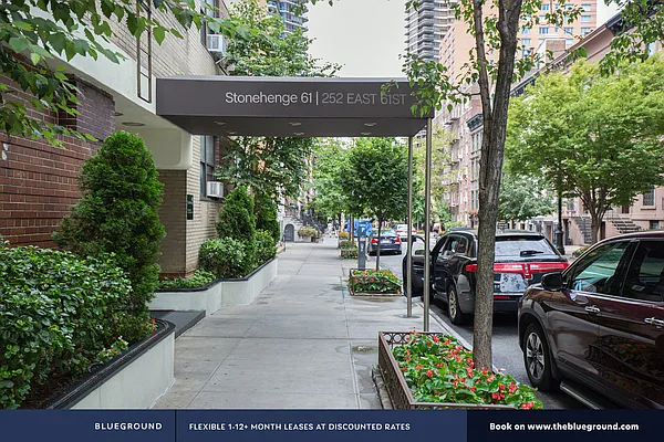 Rented by The Blueground | media 32