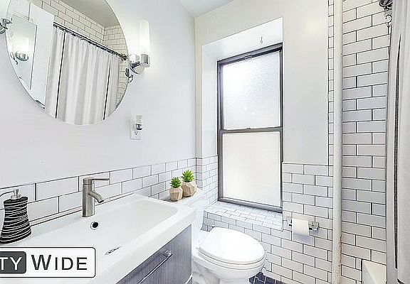 3rd image of 241 E 73rd St APT 3C