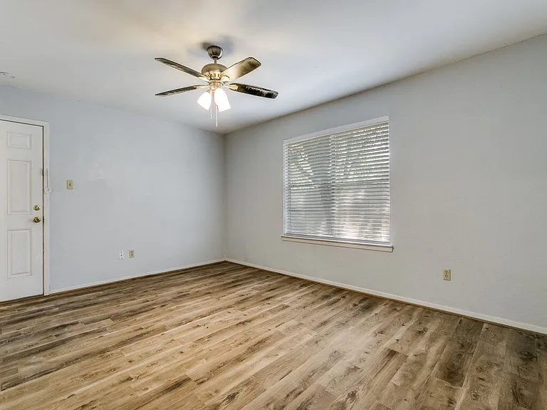 980 Meadow Cir S — Photo 10