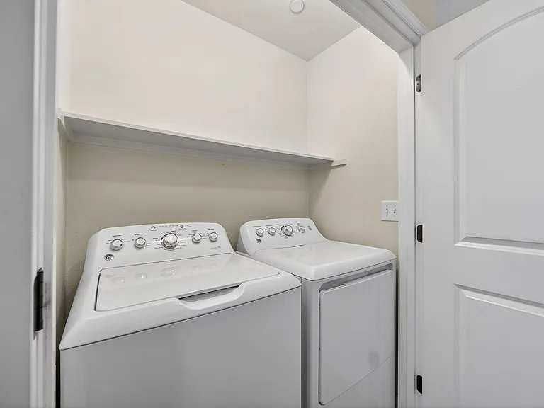 2533 Corona Ave #C — Photo 20