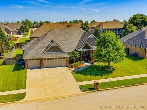 6220 Sawgrass Dr, Bartlesville, OK 74006