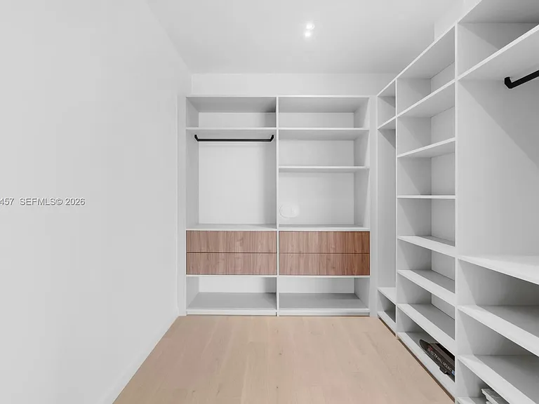 493 Holiday Dr — Photo 37