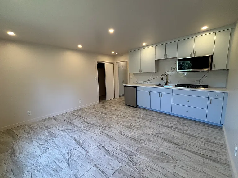 9 West Ct — Photo 33