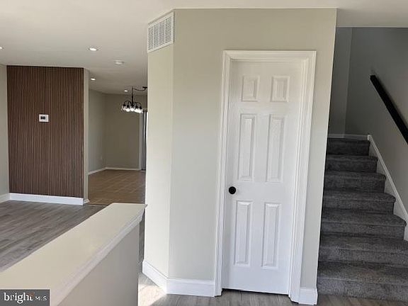 3rd image of 139 N Katrin Cir