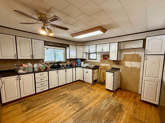 3rd image of 1071 Naismith Rd