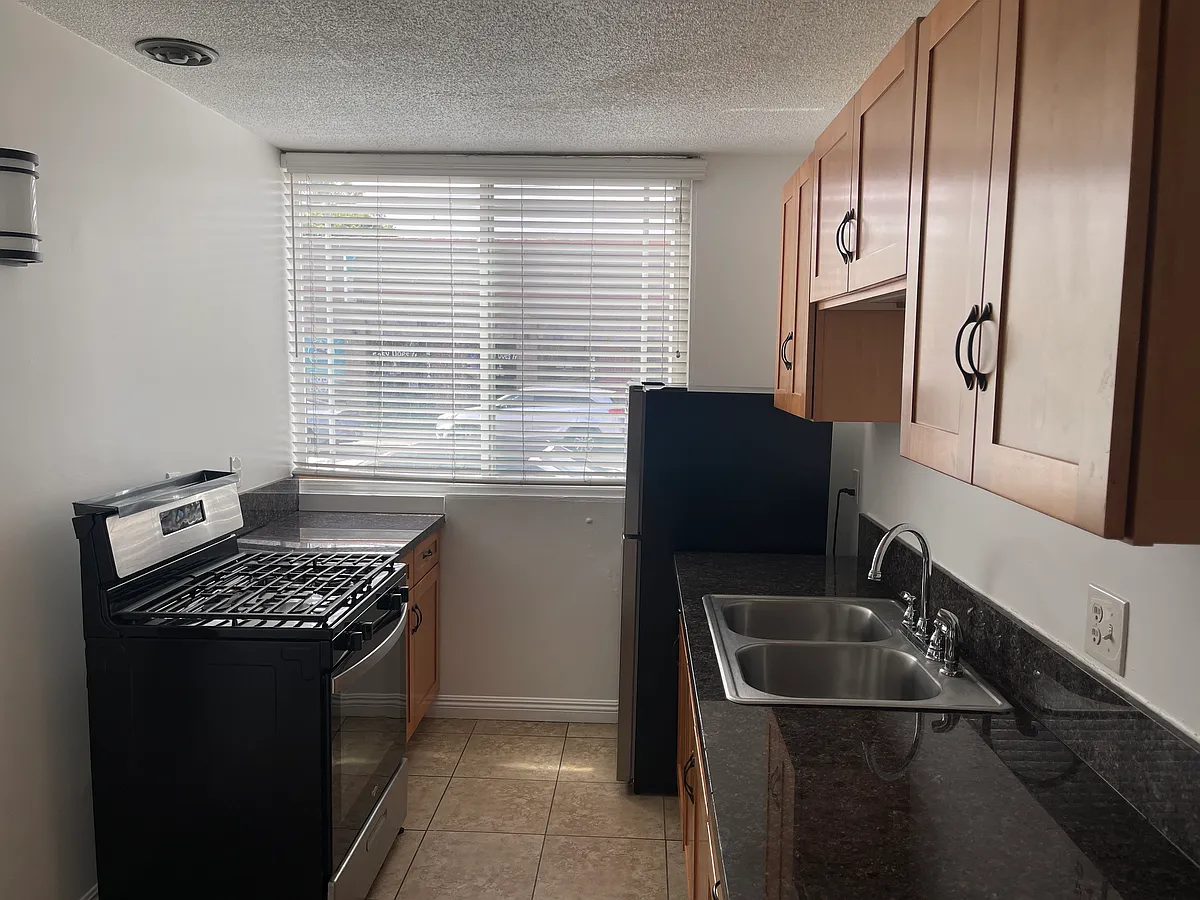 Building Photo - Belmont Apartments