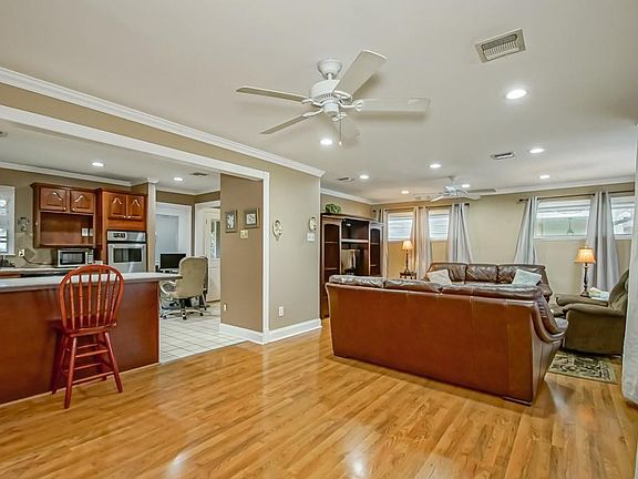 5th image of 236 Diane Ave