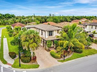 1355 Kendari Ter, Naples, FL 34113