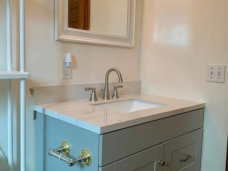 549 N Martel Ave — Photo 22