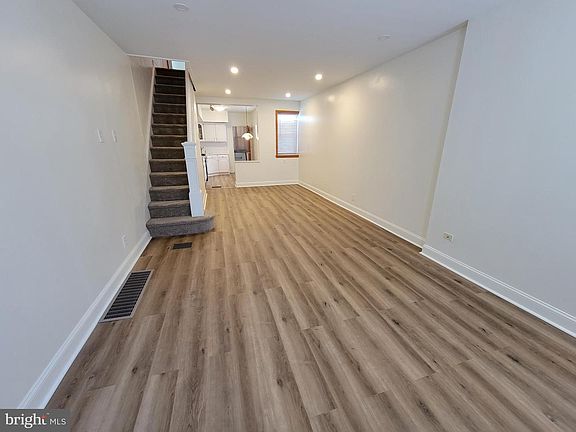 4th image of 2654 E Mayfield St
