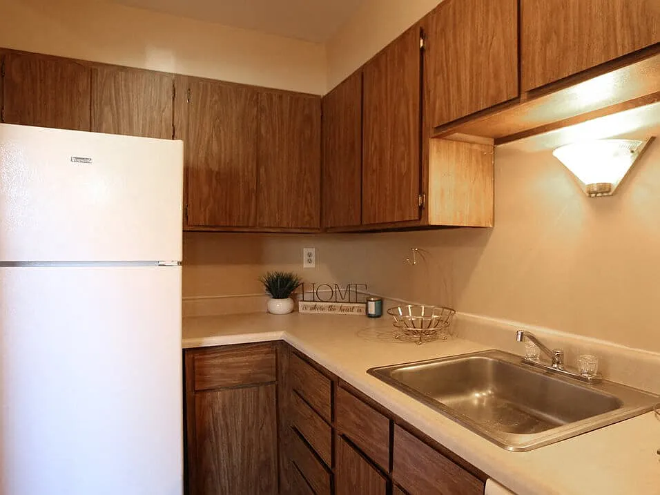 Wake Robin Apartments — Photo 3