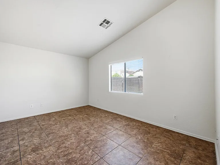 12418 W Windrose Dr — Photo 9