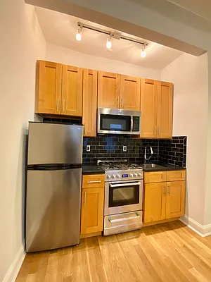 Rented by Waverly Realty Associates | media 4