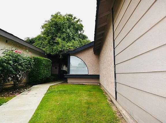 2nd image of 2225 N Tracy St