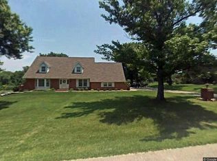 1635 Hickory Ln, Sedalia, MO 65301