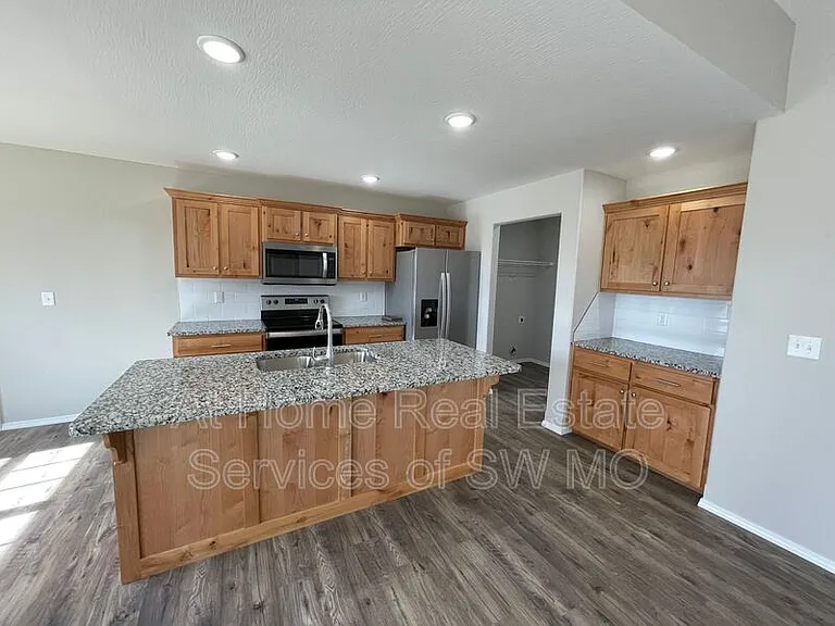 204 E Seminole St — Photo 4