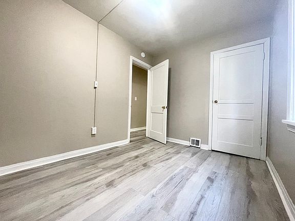 5th image of 702 W 26th St APT 2