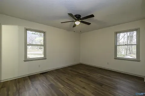 106 Stacy Ln — Photo 6