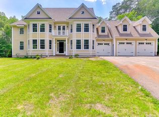 3 Adirondack Ln, Guilford, CT 06437