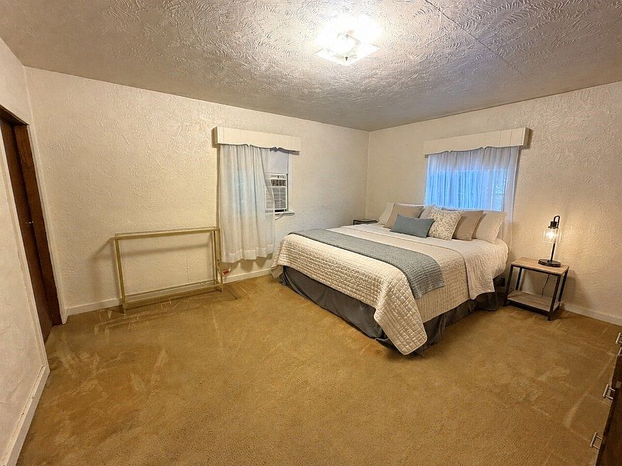 10th image of 403 Bridgeport Rd
