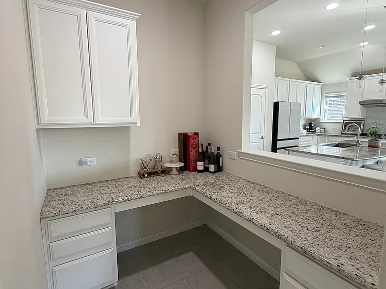 2504 Melrose Dr — Photo 23