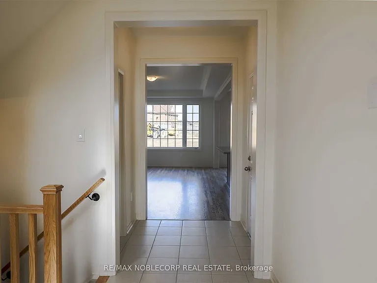 137 Casserley Cres — Photo 2