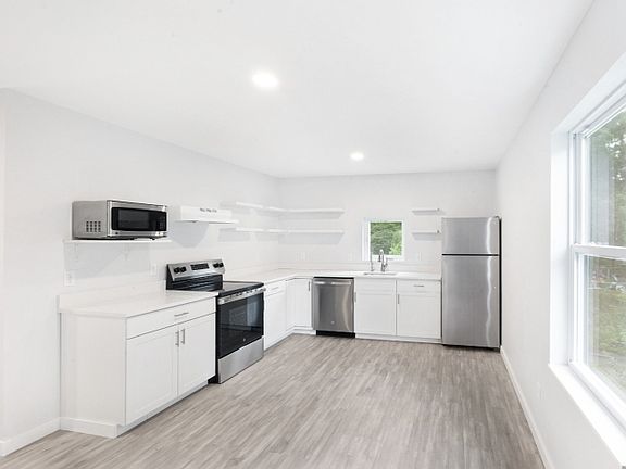 2nd image of 33 Allamuchy Trl