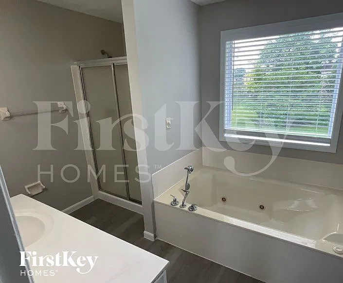 4 bed, 3.5 bath, 3398 sqft, $3,620 — Photo 3