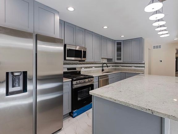 4th image of 442 E 48th St #3E