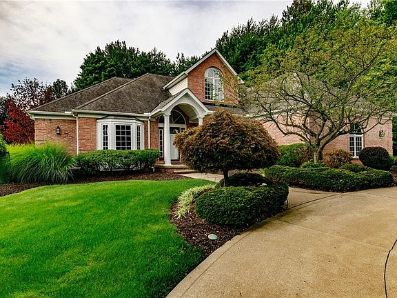 3rd image of 4654 Crestwood Dr