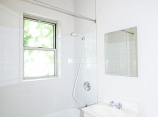 1100 W Roscoe St #16, Chicago, IL 60657