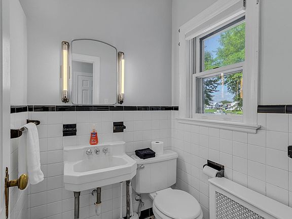 Second bath with shower