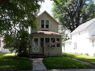713 N 6th St, Grand Forks, ND 58203