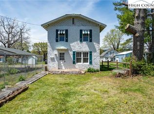 227 N Murphey St, Mountain City, TN 37683