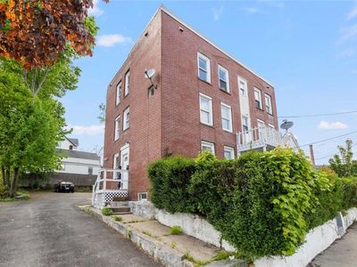 346 Roosevelt Ave, Pawtucket, RI, 02860