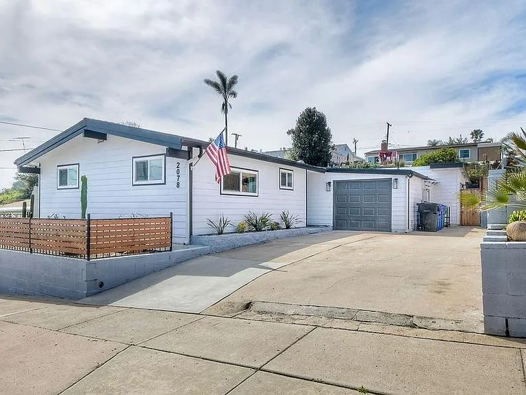 2078 Finch Ln — Photo 1