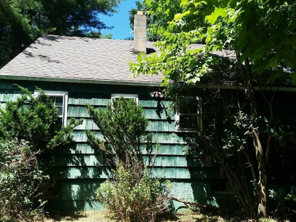 2nd image of 601 Echo Rd